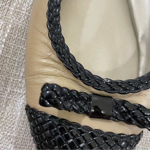 Tahari Leather TA Voyage Tan and Black Two-Toned Ballet Flat Shoes Size 7M - Picture 4 of 7